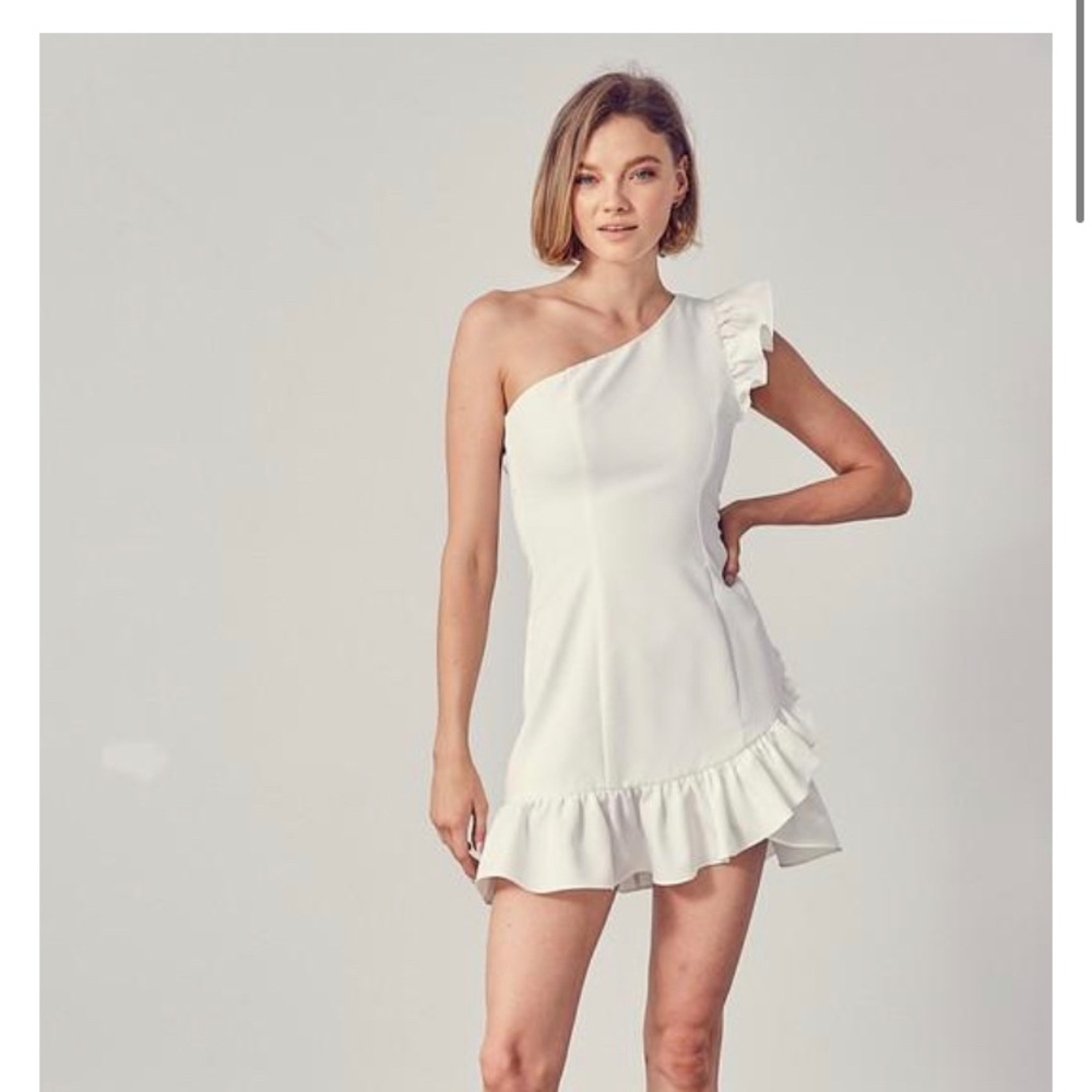 White do+be dress